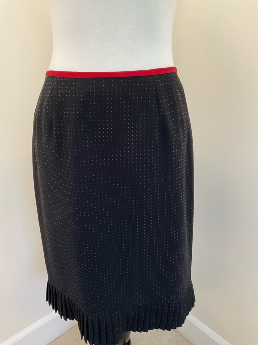 Kasper Petite 2-Piece Tailored Blazer And Skirt Set - Picture 12 of 14